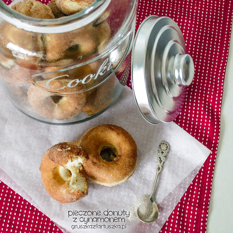 pieczone donuty z cynamonem
