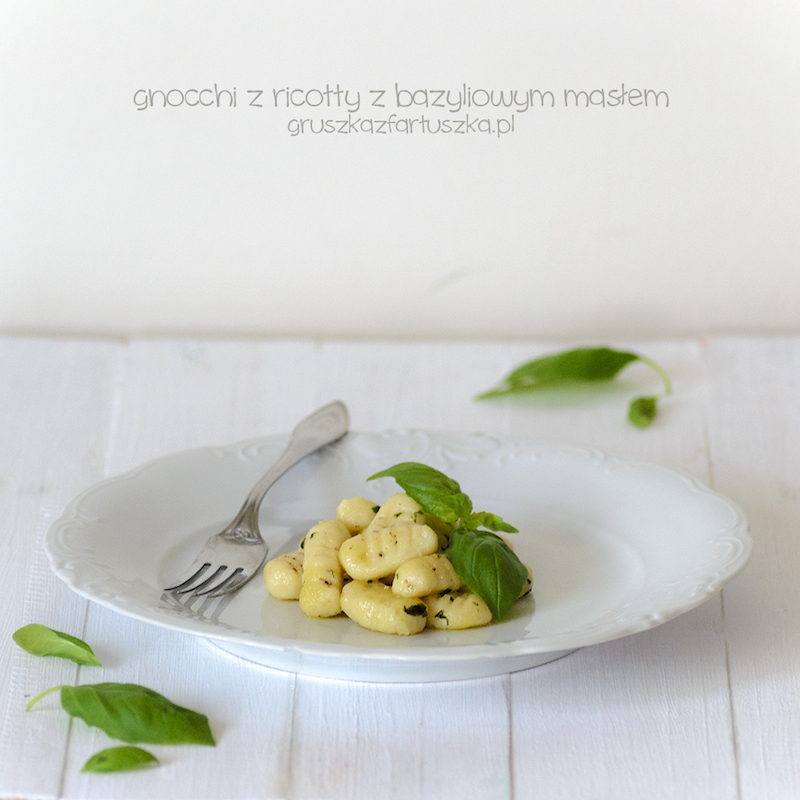 gnocchi z ricotty z bazyliowym masłem